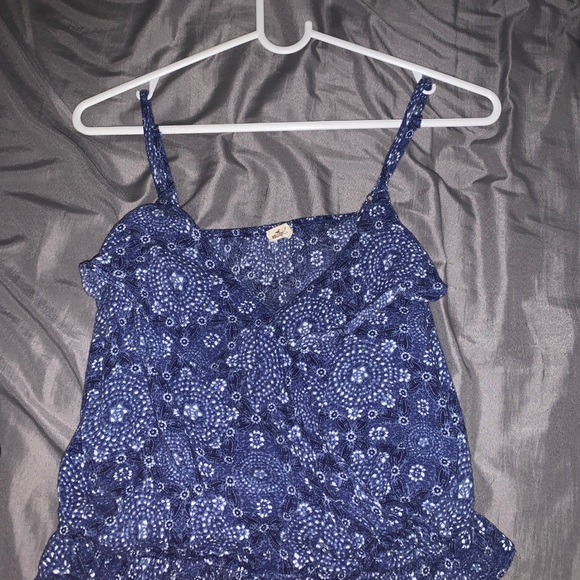Size small hollister cropped tank top. - Picture 2 of 3